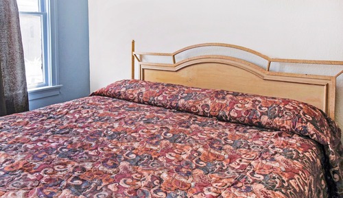 Room, 1 King Bed, Shared Bathroom