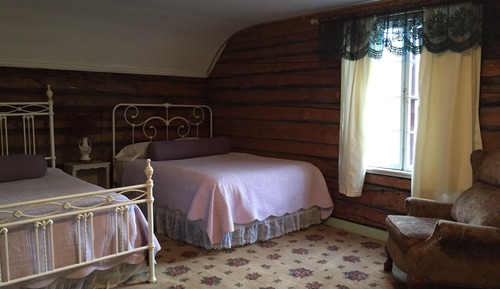 Standard Double Room, 2 Queen Beds, Shared Bathroom, Mountain View