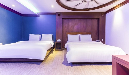 Deluxe Room (Check-in 8PM on Sat. & the day before holiday)