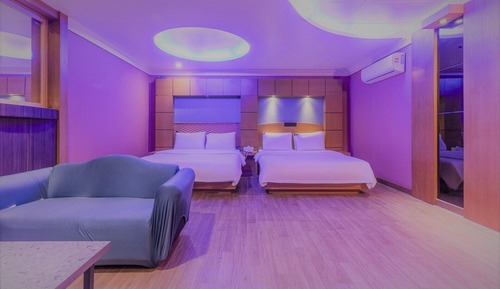 Premium Room (Check-in 8PM on Sat. & the day before holiday)