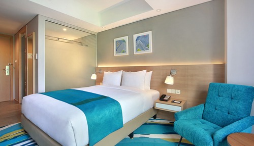 Standard Room, 1 Queen Bed, City View (with Free Breakfast)