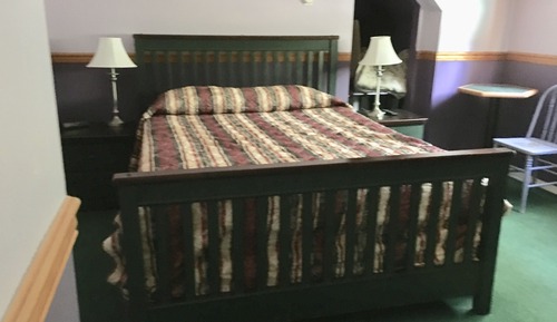 Violet Queen Room