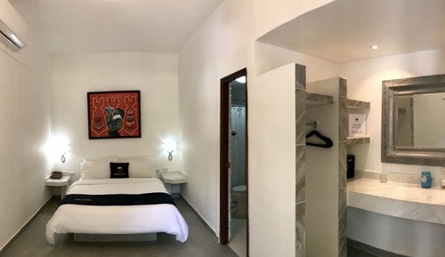 Basic Room1 Queen Bed Patio View