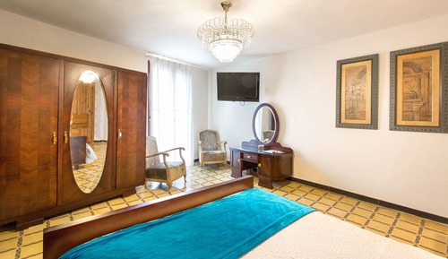 Room, Non Smoking (Flor de la Riba)