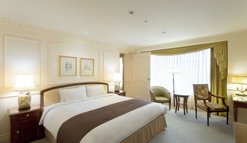Plaza Suite Double Room (1 King Bed), Non Smoking (70 sqm)