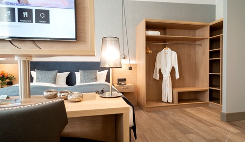 Superior Suite, 1 King Bed, Kitchenette
