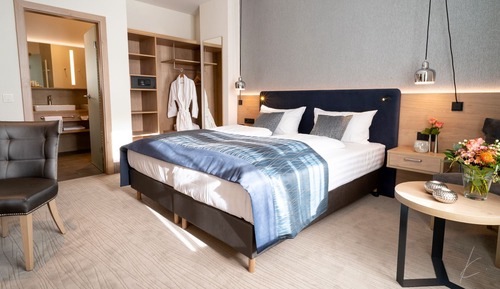 Superior Suite, 1 King Bed, Bathtub