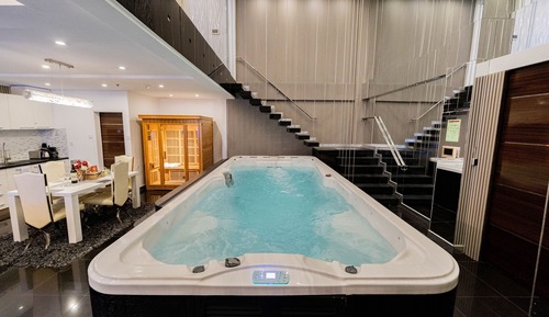 Executive Suite, 1 King Bed, Private Pool