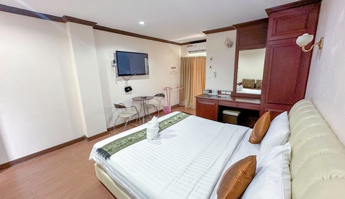 Deluxe Double or Twin Room