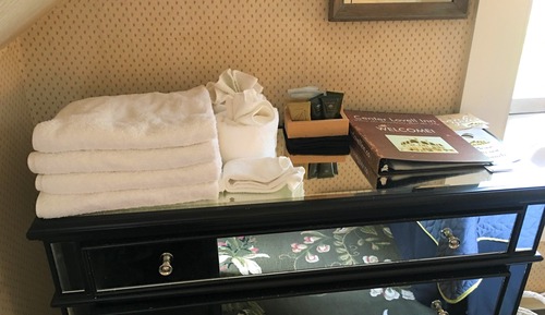 Room (Shared Bathroom)