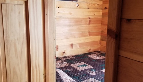 Comfort Cabin, 2 Bedrooms, Kitchenette, Mountain View