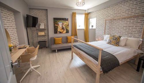 Premier Studio, Ensuite (Studio 2 - Dewi)