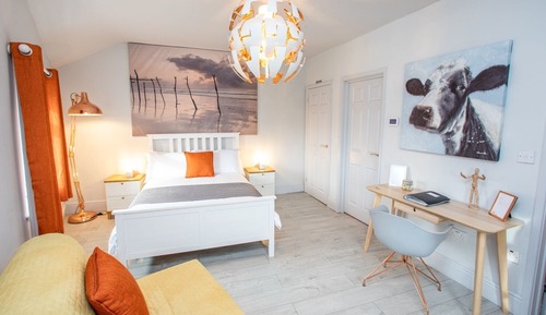 Premier Studio, Ensuite (Studio 3 - Sioni)