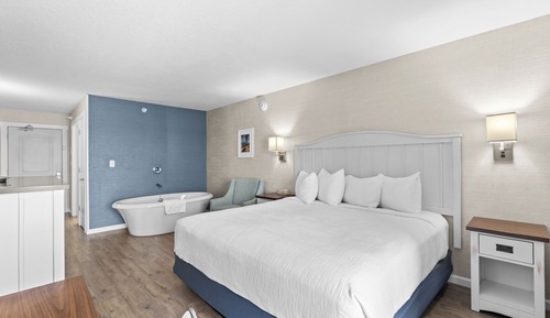 Beach View Walkout King with Spa