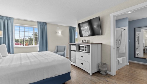 Non-View King with Spa Accessible