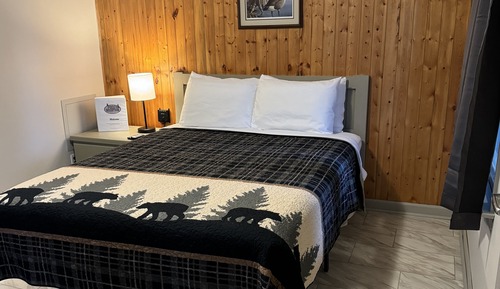 Pine Lodge Room