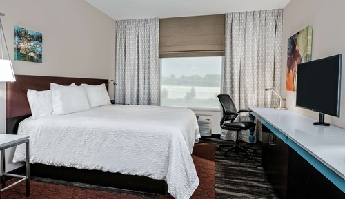Suite, 1 Bedroom, Accessible, Non Smoking (1 King Bed w/ roll in shower)