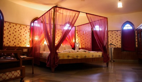Pranay Vilas Honeymoon Suite 