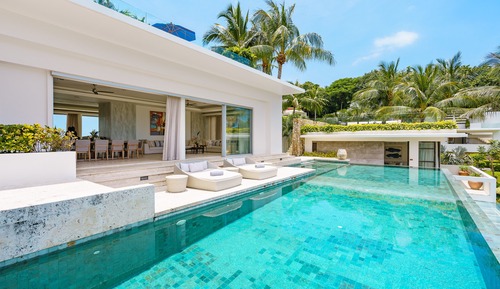 Six Bedroom Villa