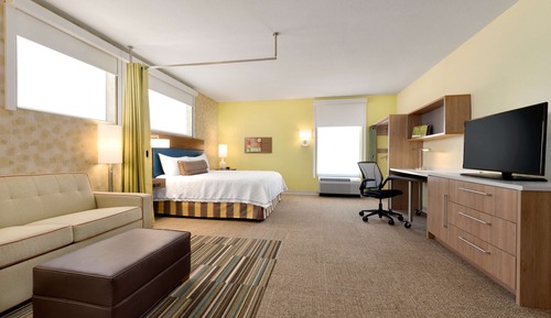 Studio, 1 King Bed, Accessible (Roll-in Shower)