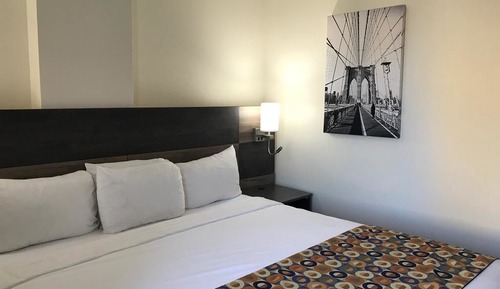 Basic Single Room, 1 King Bed, Accessible