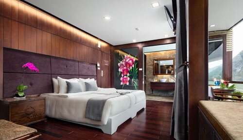 Suite with Private Balcony for 1 person