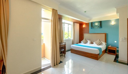 Deluxe Double Room with Balcony and Parital View