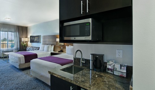 Balcony 2 Queen Suite