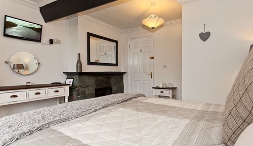 Superior Double Room, Ensuite, Garden View (Slate)