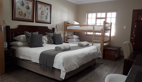 Family Room, 1 Bedroom (King Room)