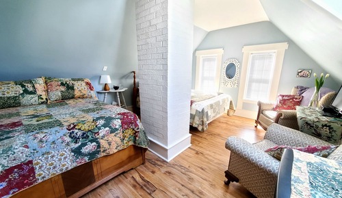 Standard Room, Multiple Beds (Emma's Hideaway)