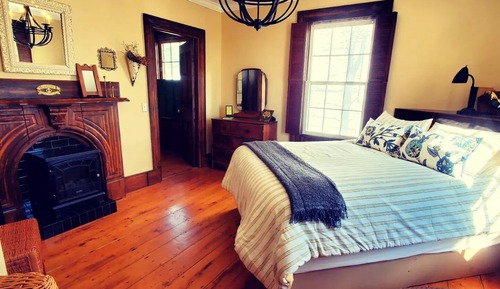 Room, 1 Queen Bed, Bay View, Ground Floor (Captain's Quarters)