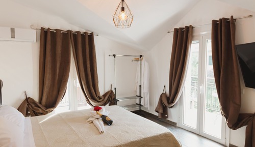 Romantic Suite, 1 King Bed, Partial Sea View