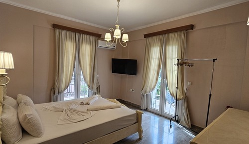 Classic Suite, 1 Bedroom, Partial Ocean View