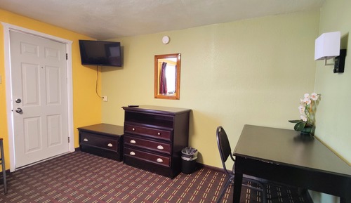 Standard Room, 1 Queen Bed