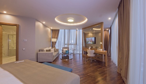 Suite, 1 King Bed, Smoking