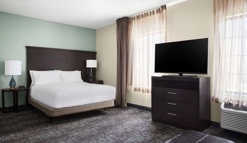 Studio Suite, 1 Queen Bed, Accessible (Roll-In Shower)