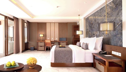 Grand Suite with Spa Bath and Daily Beers