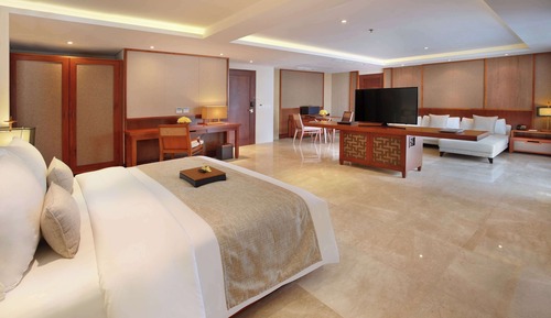 Triple Deluxe Suite with Spa Bath