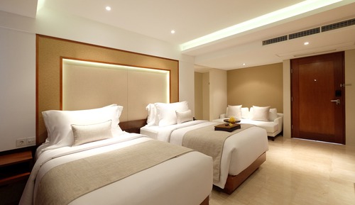 Deluxe Room Twin Bed with Daily Cocktails