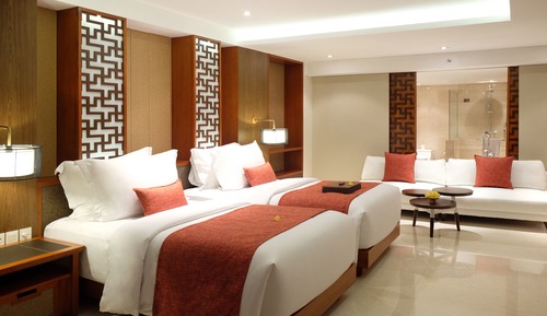 Junior Suite Twin Bed with Daily Beers
