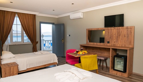 Standard Triple Room, Sea View