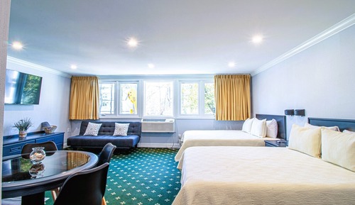 Deluxe Suite, 2 Queen Beds, Non Smoking