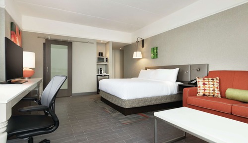 Executive Suite, 1 King Bed, Corner