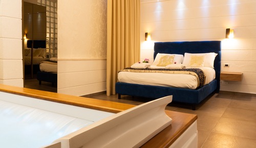 Suite, Jetted Tub (with Patio)