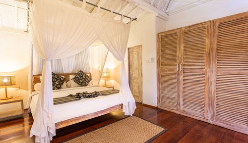 3 Bedrooms Villas
