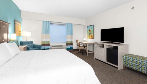 Room, 1 King Bed, Accessible (Pool Access, Roll-in Shower)