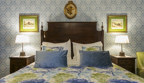 Superior Suite, 1 Queen Bed, Bathtub