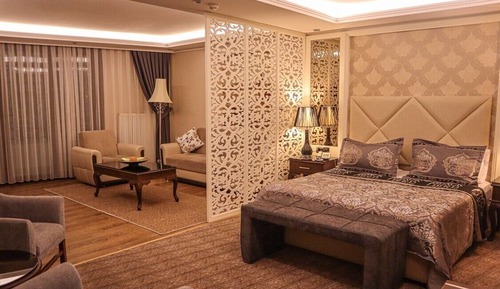 Suite Room with Jacuzzi