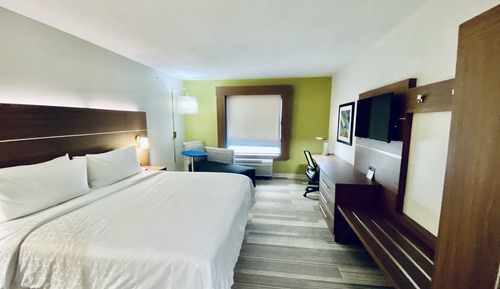 Standard Room, 1 King Bed, Microwave